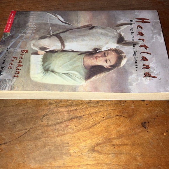 #3 Third issue Heartland: Breaking Free by Lauren Brooke - Picture 9 of 10